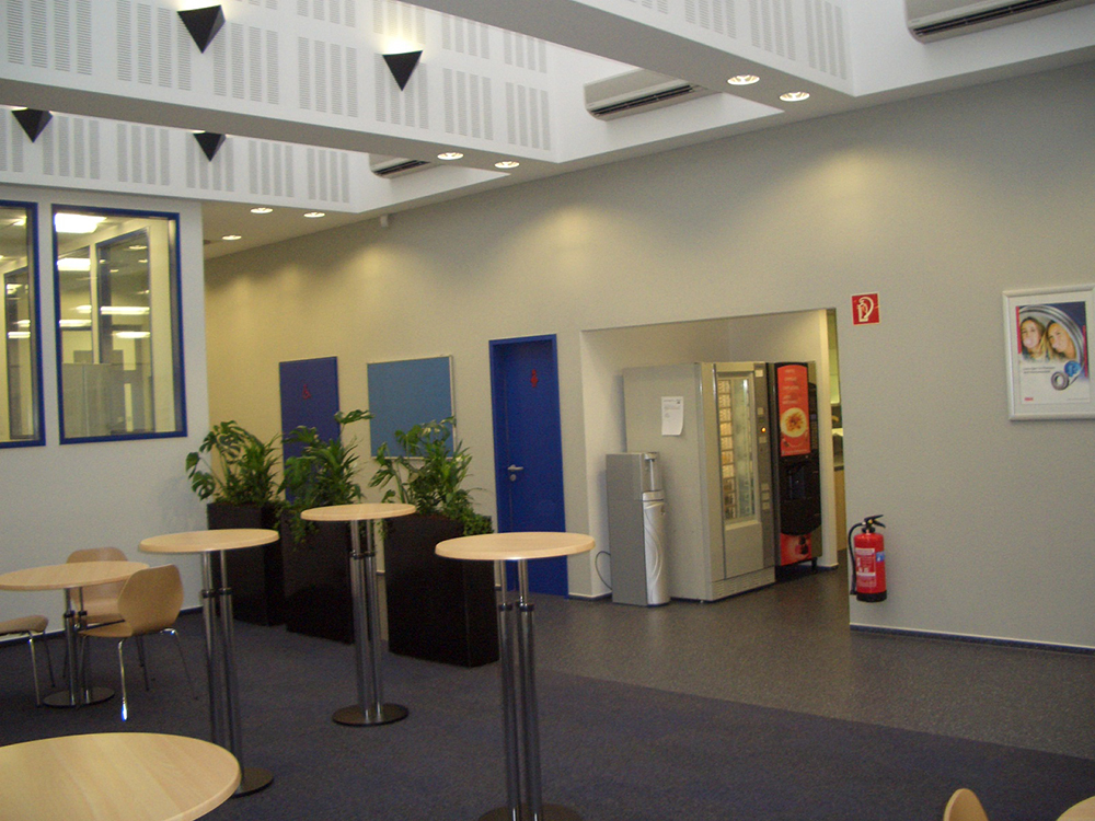 Großraumbüro mit Einzelbüro und Videokonferenzraum, 465 qm 